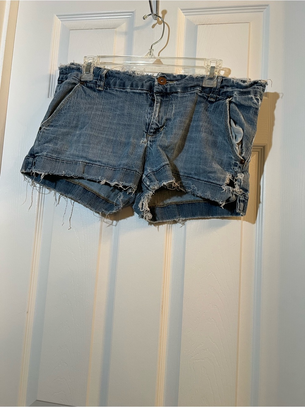 🦋American Eagle Outfitters Distressed Blue Denim Cutoff Shorts size 14 short